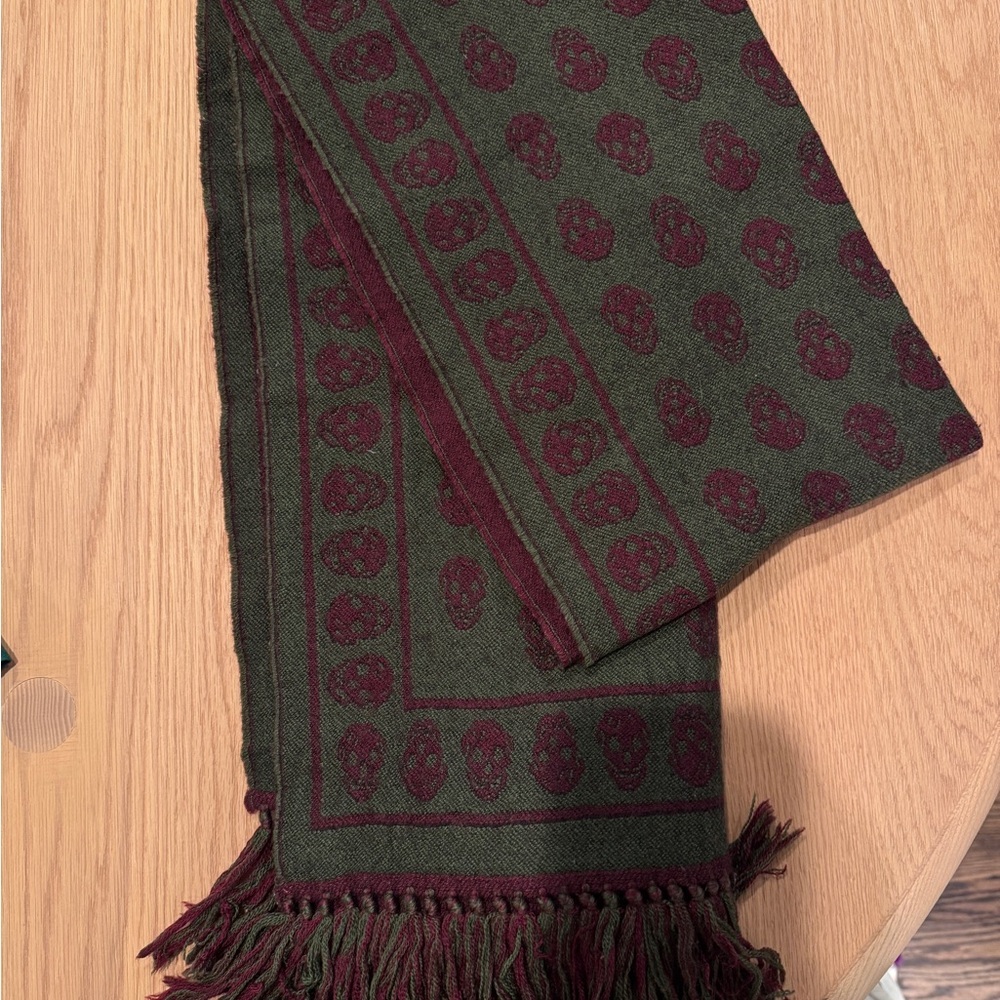Alexander McQueen Green and Burgundy Skull Scarf - Picture 1 of 2